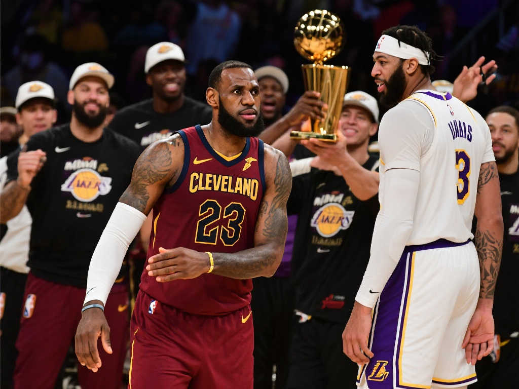 悬念重重的 悬念重重的